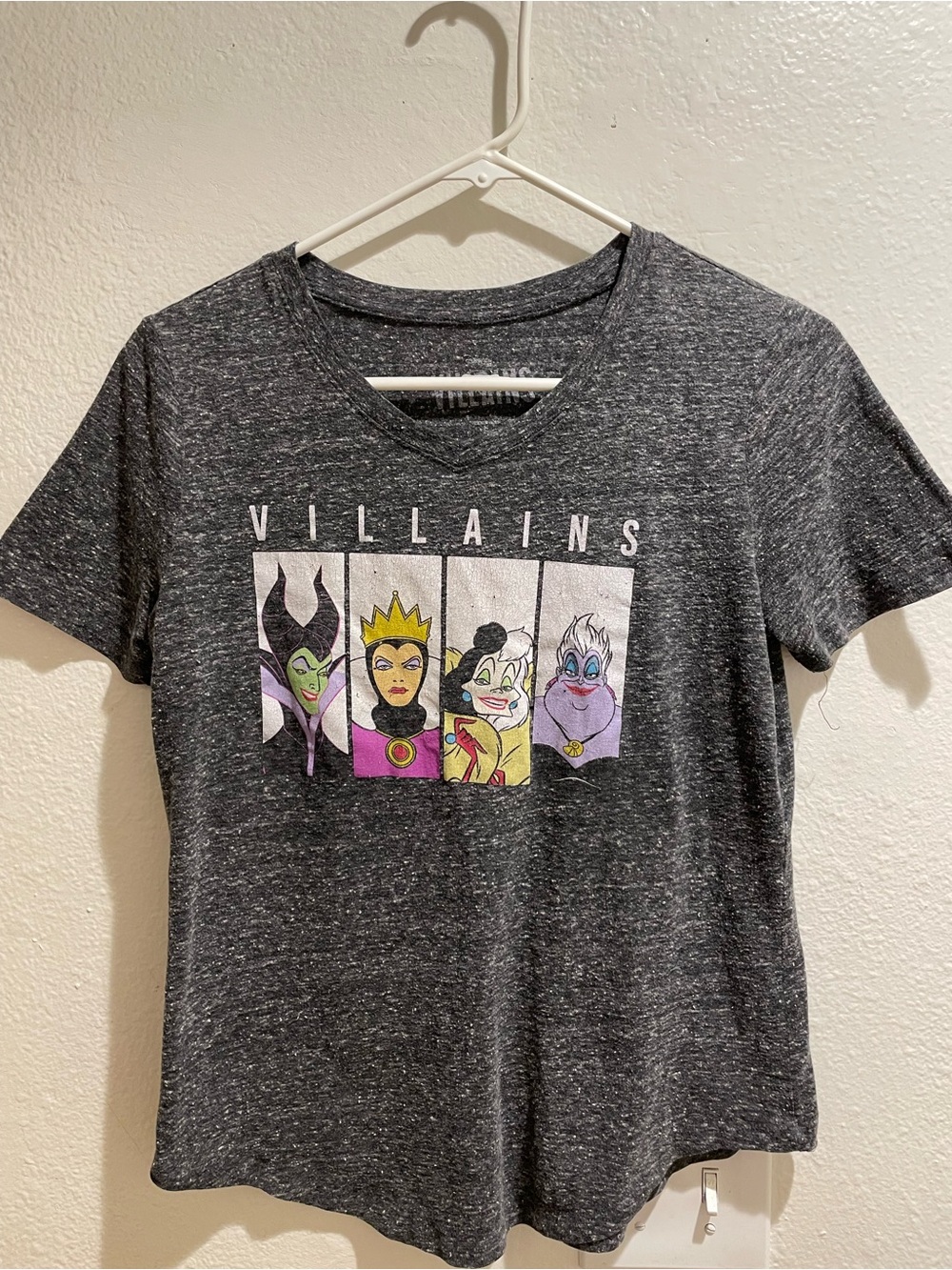🔮 Disney Villains Heather Charcoal Gray Panel Top | Size Small
